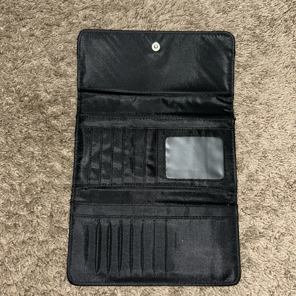 Guess Wallet Trifold Clutch Slim Snap Closure All over Logo Faux Leather
